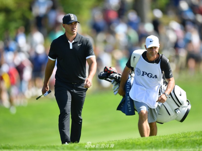 科普卡黑球场顶风卫冕创历史 群雄逐鹿大满贯激战正酣