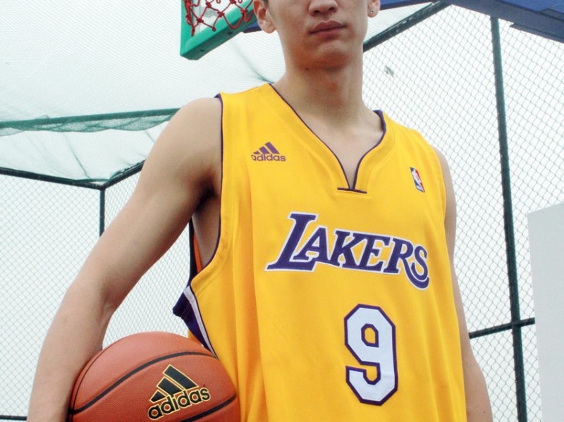 回顾“大圣”孙悦青涩岁月：从沧州少年到双冠王的篮球之路