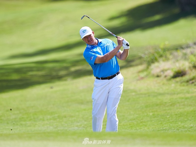 斐济国际赛布拉领先群雄 埃尔斯逆风上扬强势来袭