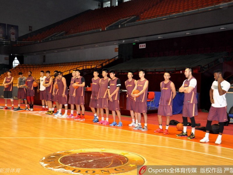 齐鲁盼新王，高速启征程：贾诚回归携双外援，山东男篮蓄势待发