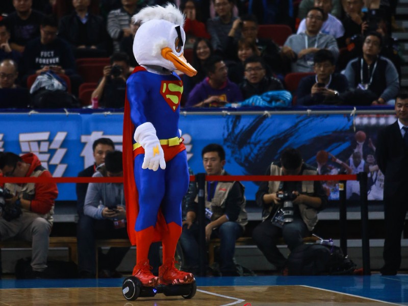 回首2016 霹雳鸭模仿阿联扔鞋引爆CBA江湖的那一夜