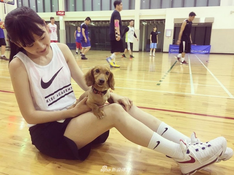 从篮球场到舞台中央：台湾“篮球女孩”洗菜王宇君的跨界人生