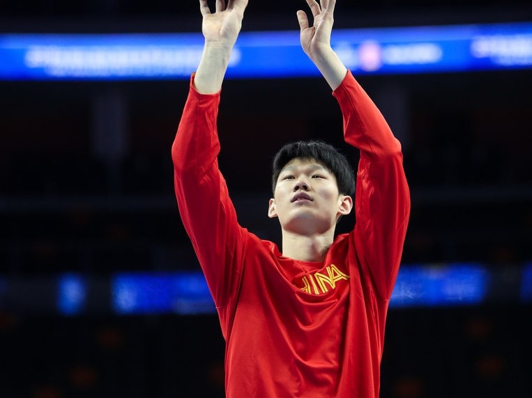 易建联领军中国男篮蓝队 东莞寒夜苦练静候新西兰