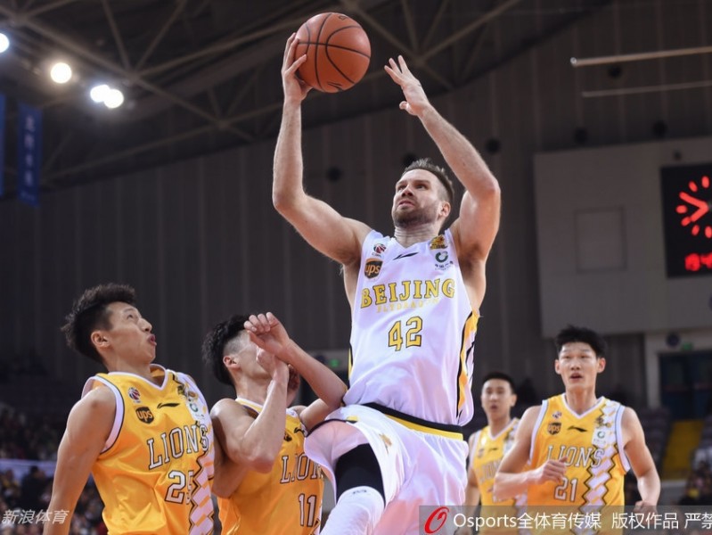 京城激战群星闪耀，广厦客踏奥体豪取四连胜