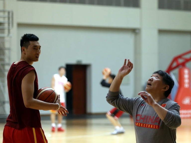 挥汗如雨只为里约 直击中国男篮集训众生相