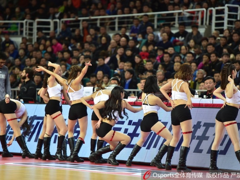 光影律动：探寻CBA篮球宝贝赛场内外的别样风采