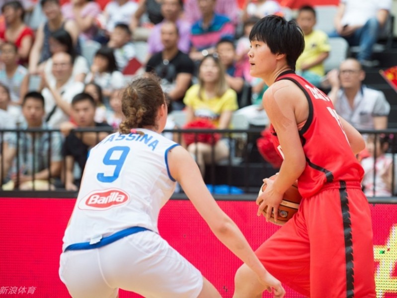 U17女篮世青赛半决赛激战 中国小将憾负意大利无缘争冠