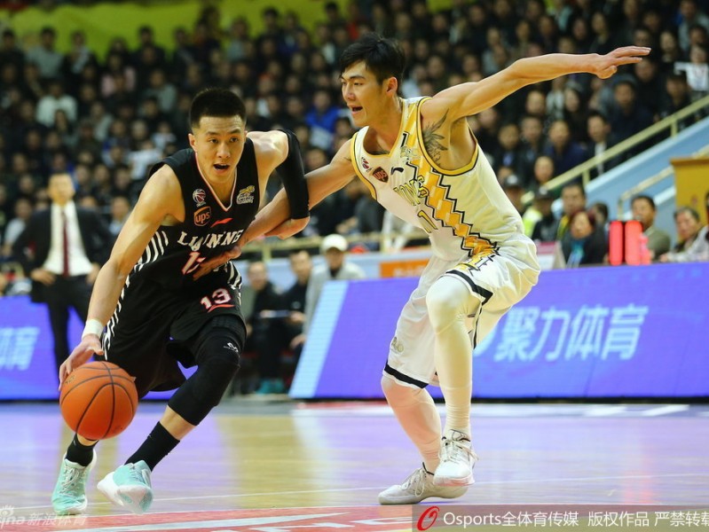 辽厦季后赛经典对决回忆：那些激情燃烧的赛场瞬间