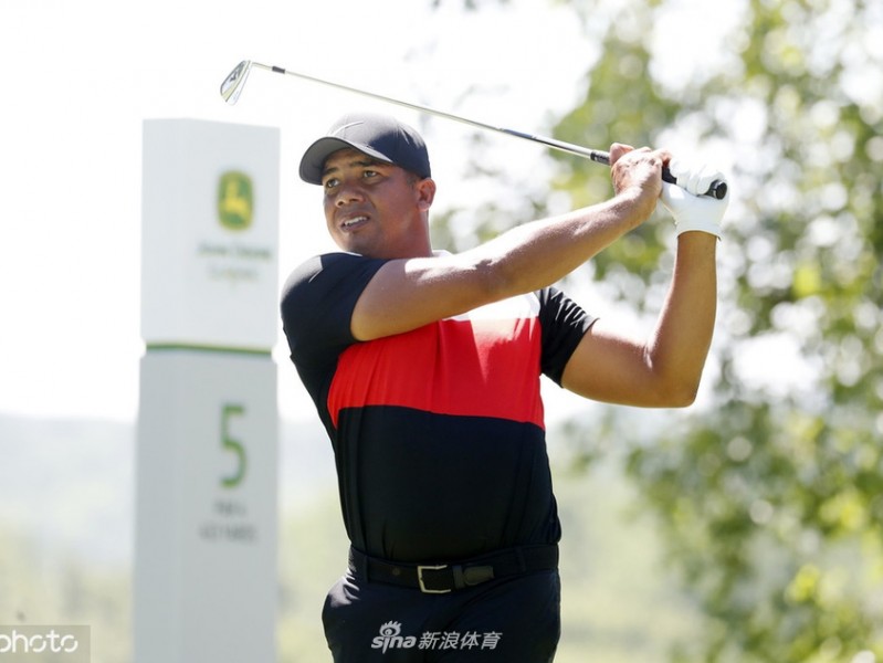 强鹿精英赛维加斯次轮闪耀，六十二杆强势领跑群雄