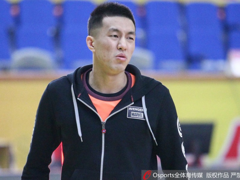 辽篮季后赛前备战气氛轻松 郭艾伦嬉笑打闹显信心