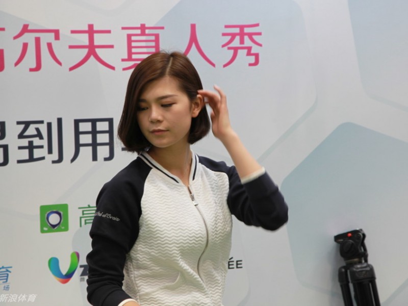 光影之间的高球盛宴：探索高博会上专业礼仪与多元风采