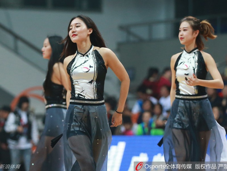 赛场精灵：青春舞动，燃爆WCBA的无限活力