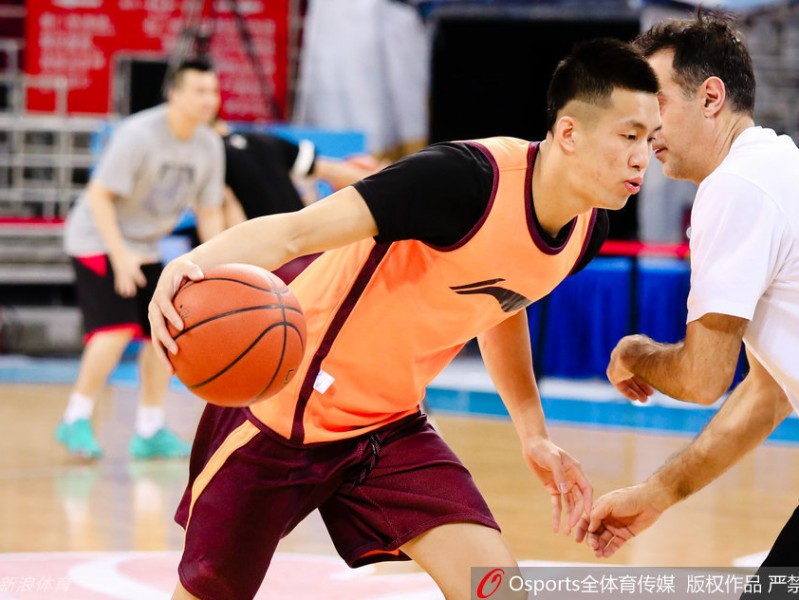 辽篮新春备战忙 双子星苦练待出征