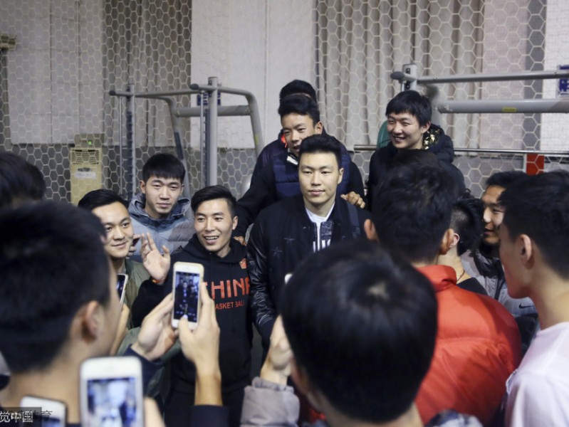 京城故地重游，新疆飞虎训练馆里人气高