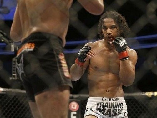 45岁亨德森逆转KO隆巴德，上演中量级传奇绝唱