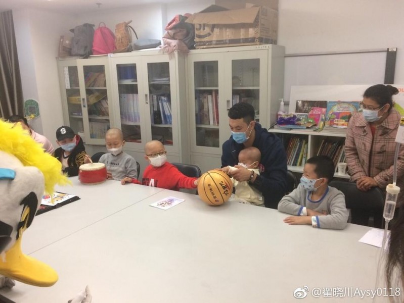 冬日暖流：翟晓川携英雄能量包，为白血病患儿点亮希望之光