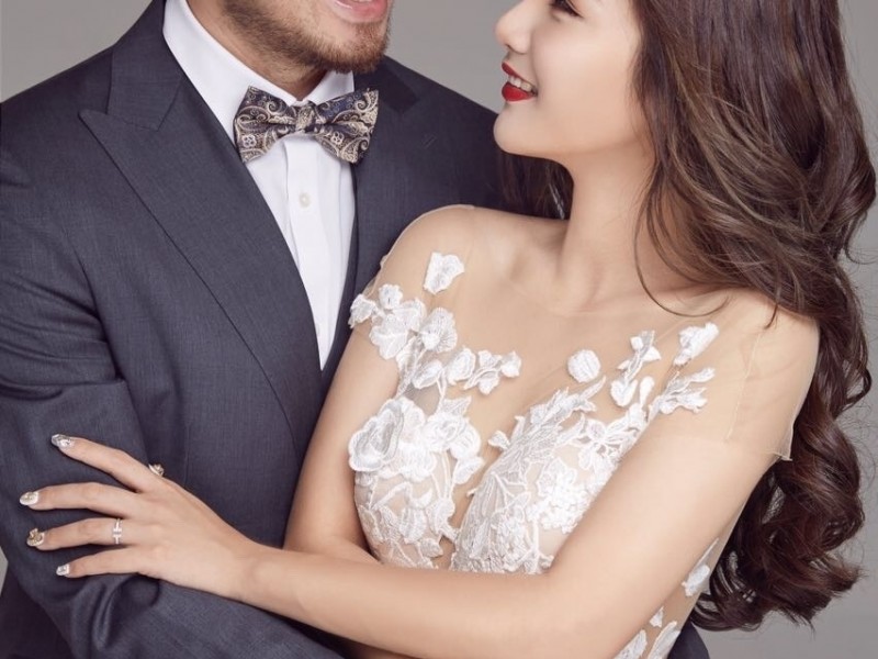 铁汉柔情美髯公睢冉携娇妻定格幸福瞬间婚纱照尽显恩爱