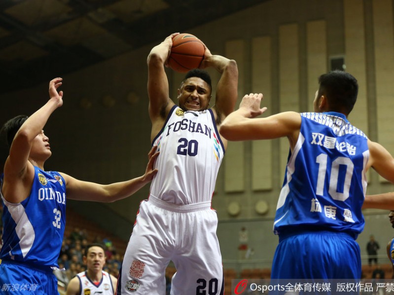 佛山主场惜败青岛，吉布森献准绝杀