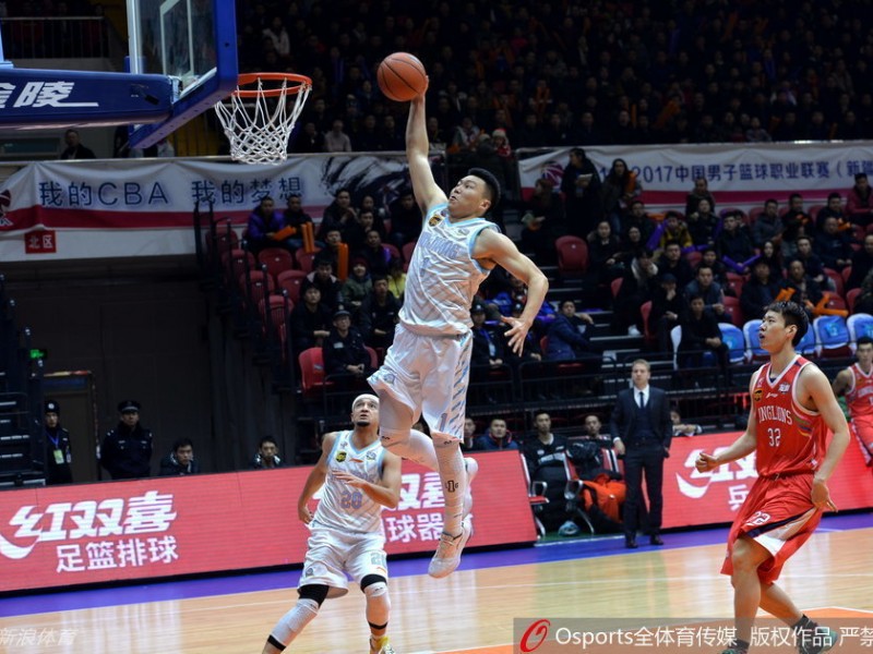 新疆男篮巅峰之路：飞虎精神与总冠军的荣耀时刻