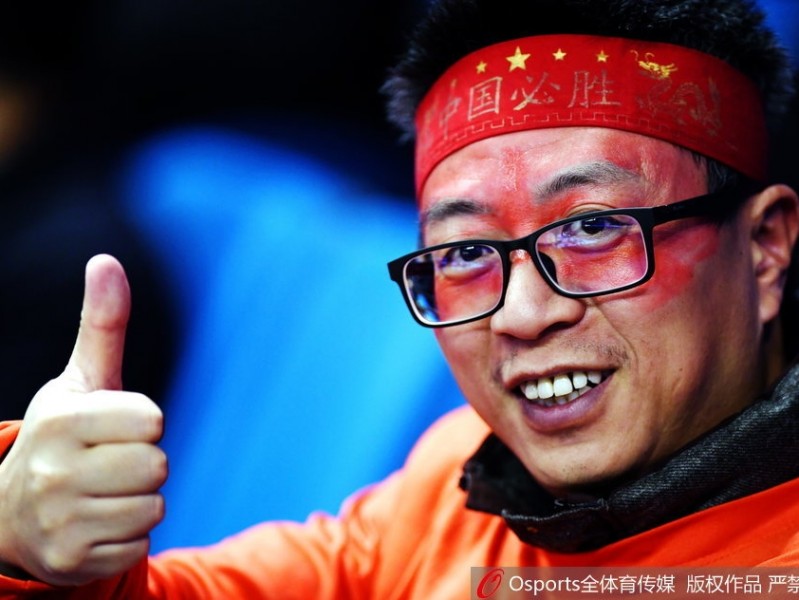 热血染红韩国客场，男篮世预赛球迷燃情助威谱写战歌