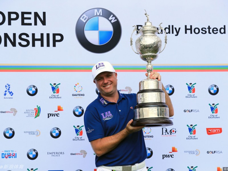 历经十年磨砺 斯多姆加洞赛力克麦克罗伊捧起南非公开赛奖杯