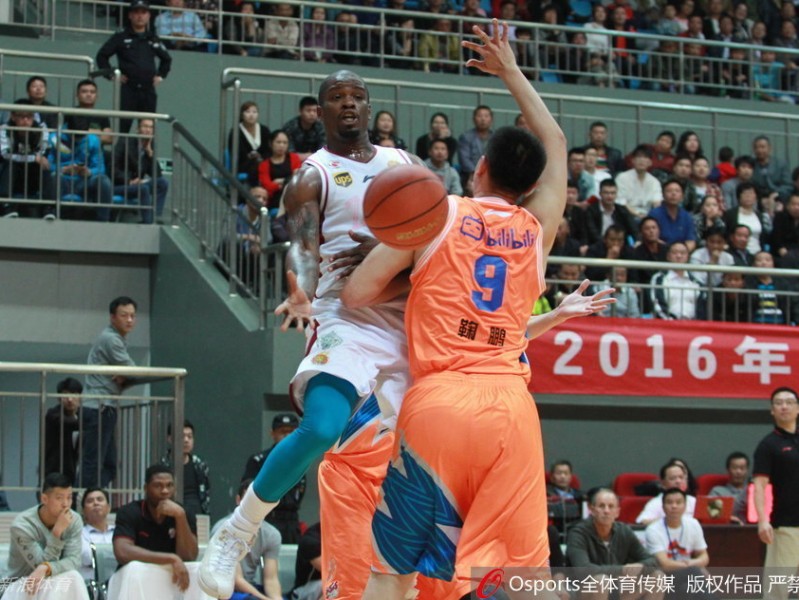 CBA铁血战场：封盖与绝杀交织的攻防大戏