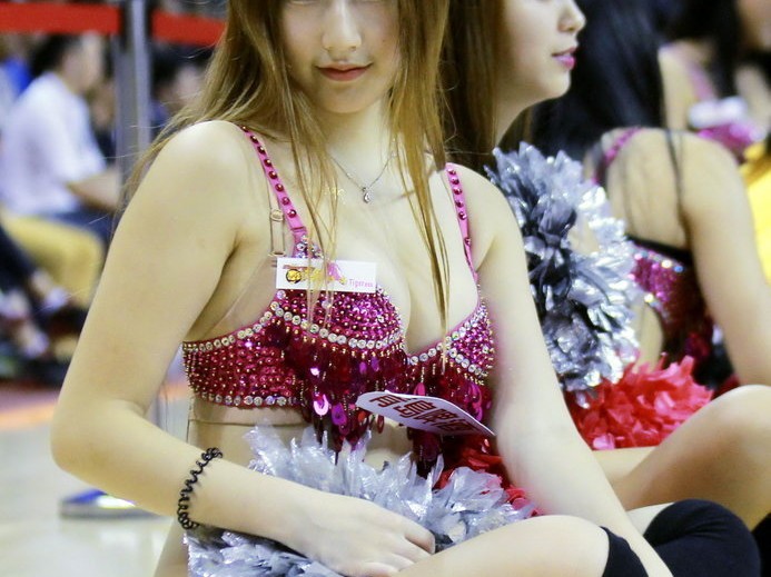 CBA啦啦队风华：那些点燃球场的热舞精灵与燃情瞬间