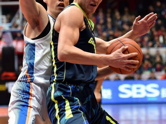 恩怨对决CBA赛场火爆瞬间之哈达迪哈里斯斗法周鹏迪奥古硬汉碰撞