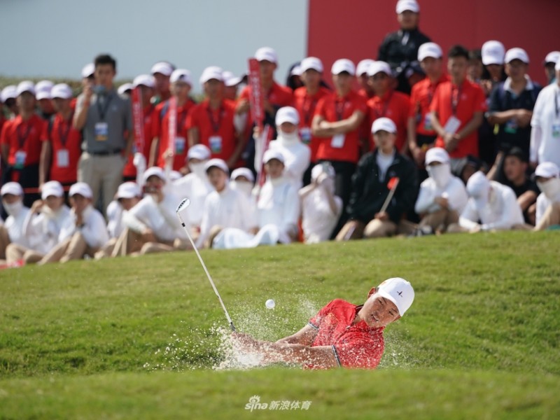 挥杆之间遇见时光：刘壮镜头中的高尔夫诗篇