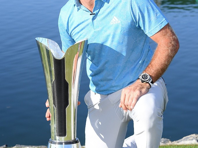 巅峰对决：沙漠之巅的荣耀时刻