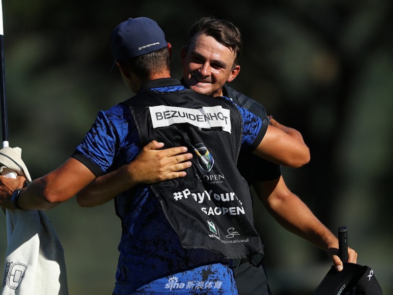 南非高尔夫球手克里斯蒂安伯泽伊登霍特以五杆优势勇夺祖国公开赛桂冠实现欧巡赛两连胜