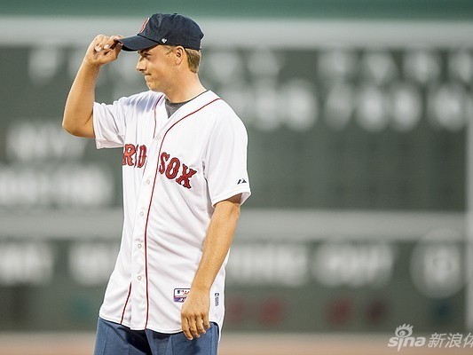 斯皮思跨界芬威球场 高尔夫巨星闪耀棒球圣地的开球时刻