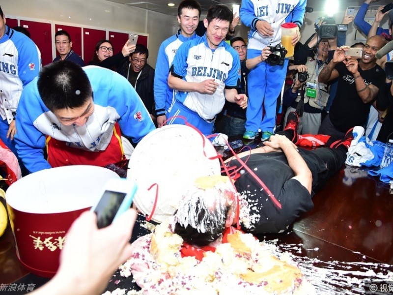 蛋糕大战中的巾帼英雄，那一抹甜蜜的“报复”