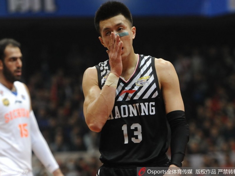 巅峰对决：川军破辽登顶，亚洲第一中锋的荣耀与辽宁众将的悲情