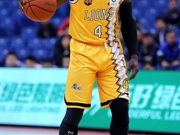 单外援激战至最后一刻，青岛双星主场憾负浙江广厦