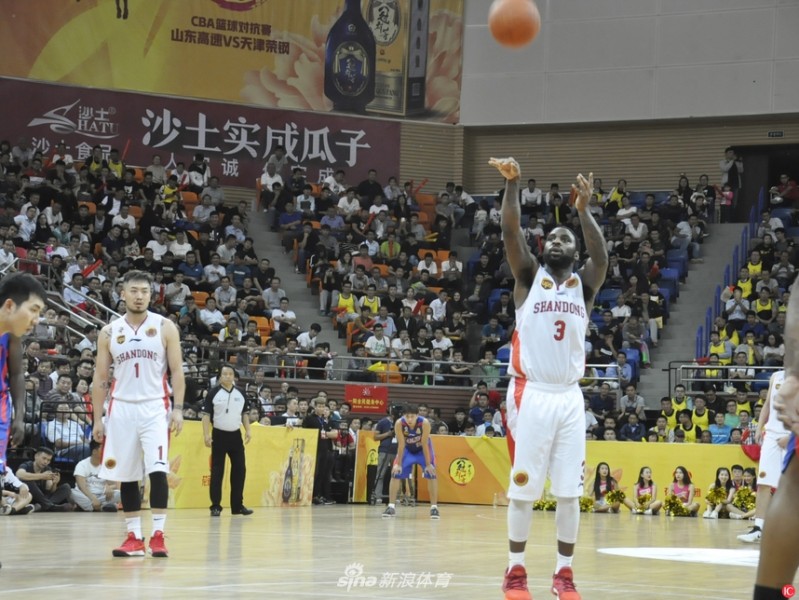 鲁津对抗赛山东轻取天津 新援闪耀菏泽演武楼