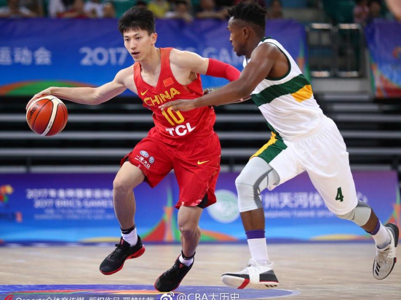金砖赛场青春风暴：男篮蓝队大胜南非，新星闪耀背后的成长故事
