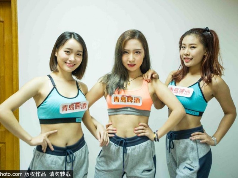 揭秘赛场边的活力风景线 探访龙狮篮球宝贝的台前幕后