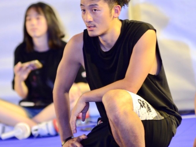 方良超与常乐晨点燃上海滩：潮流篮球嘉年华的野球盛宴