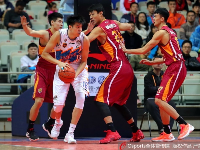 上海大鲨鱼主场惜败浙江稠州 双外援闪耀难阻三连败