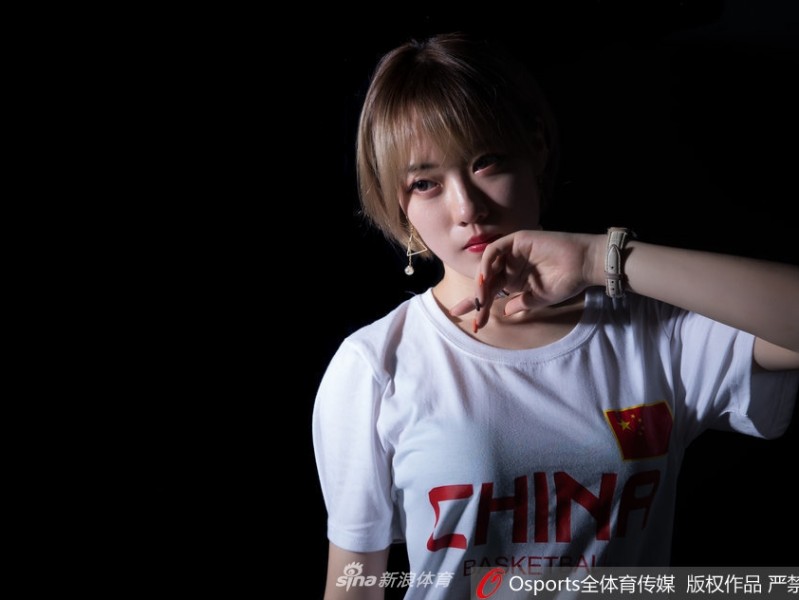 篮球宝贝运动写真点燃赛场激情，为中国男篮注入青春力量