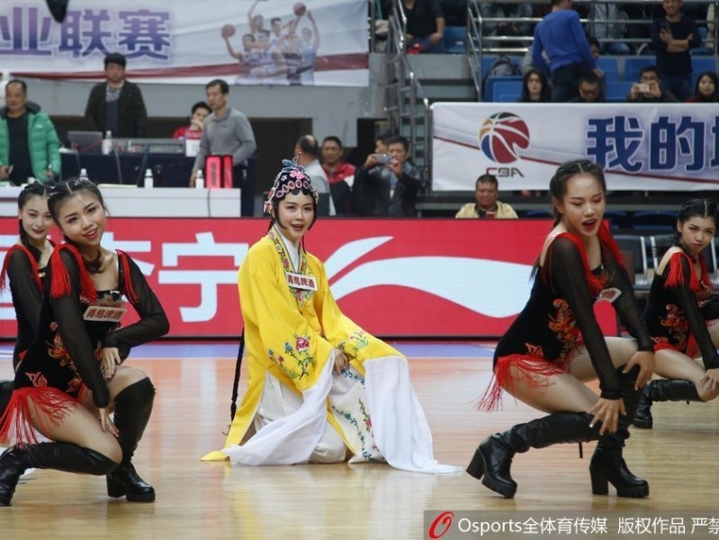 当国粹邂逅篮坛：福建篮球宝贝戏曲服饰演绎别样助威风采