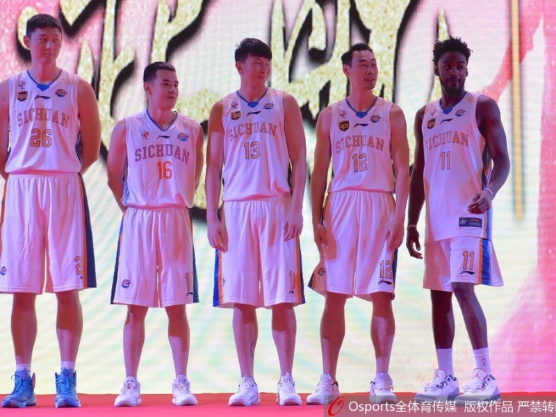 四川男篮新赛季“大换血”扬帆起航 青春风暴携手哈林组合誓闯季后赛