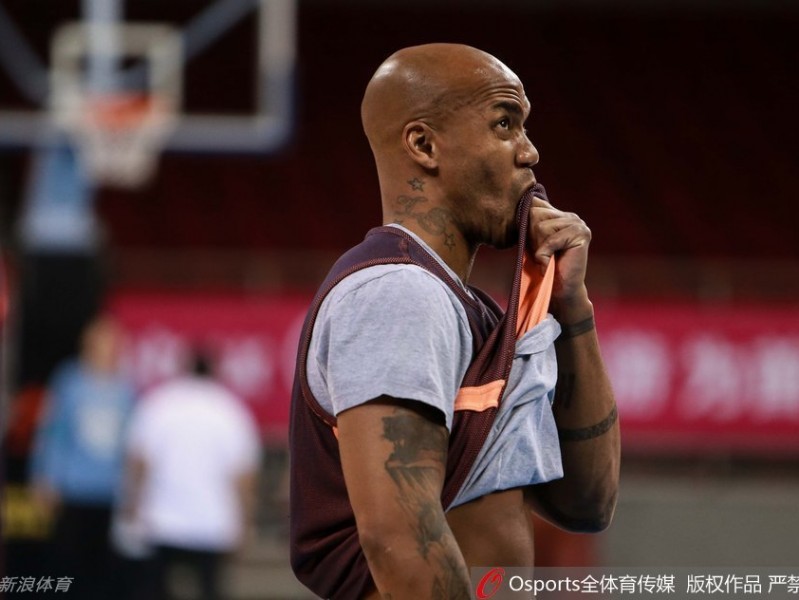 铁血首钢的季后赛前夜：伤病与信念在五棵松交织