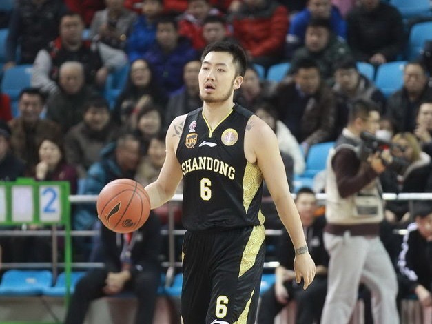 CBA激战风云：东北虎斗山东，广厦破肯帝亚，大鲨鱼内线肉搏，刘炜老将爆发引领狂潮