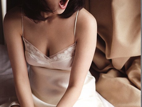 暖房春意缭绕间真野惠里菜慵懒迷情绽放