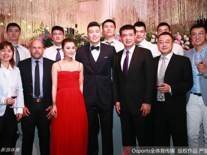 情义无价恩怨消散 李根北京婚礼答谢宴演绎铁汉柔情