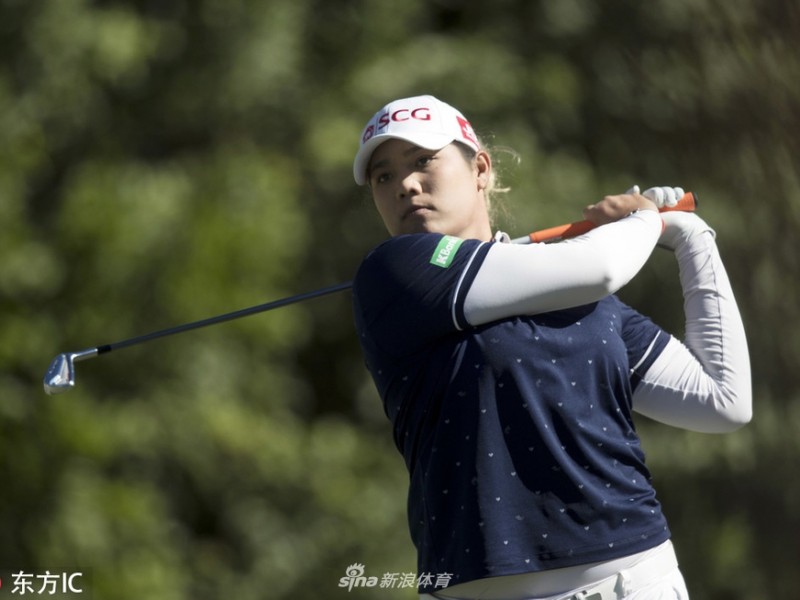 汤普森佛罗里达主场展雄风领跑巡回锦标赛，刘钰末洞擒鹰展现韧性