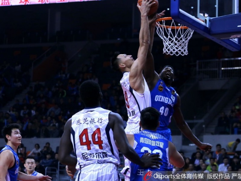 粤军主场破浪，阿联三十五分力挽狂澜奠胜局