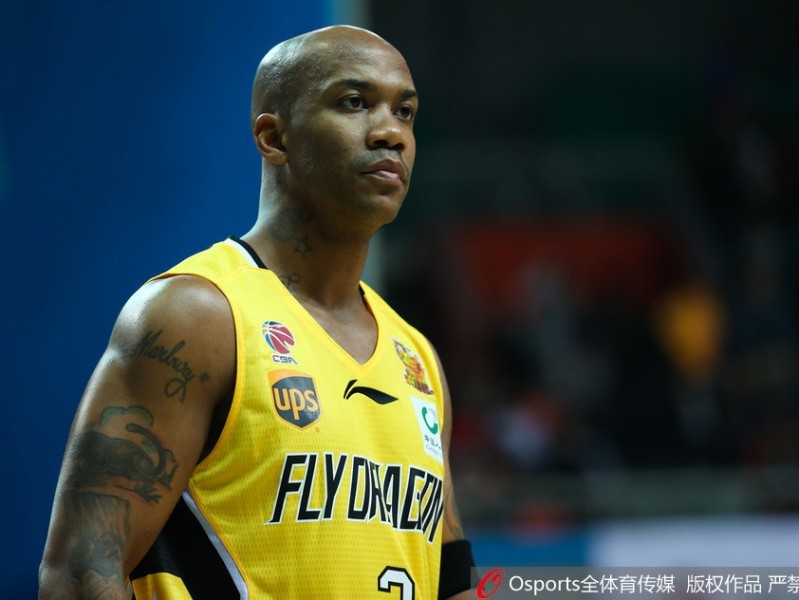 三外援联袂献技奏凯歌，马布里首秀憾负江宁